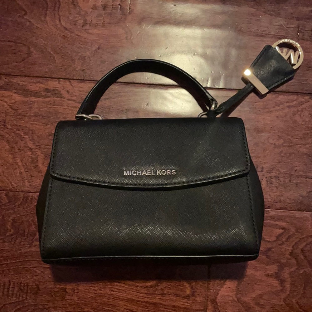 Brand New Michael Kors Purse With Strap